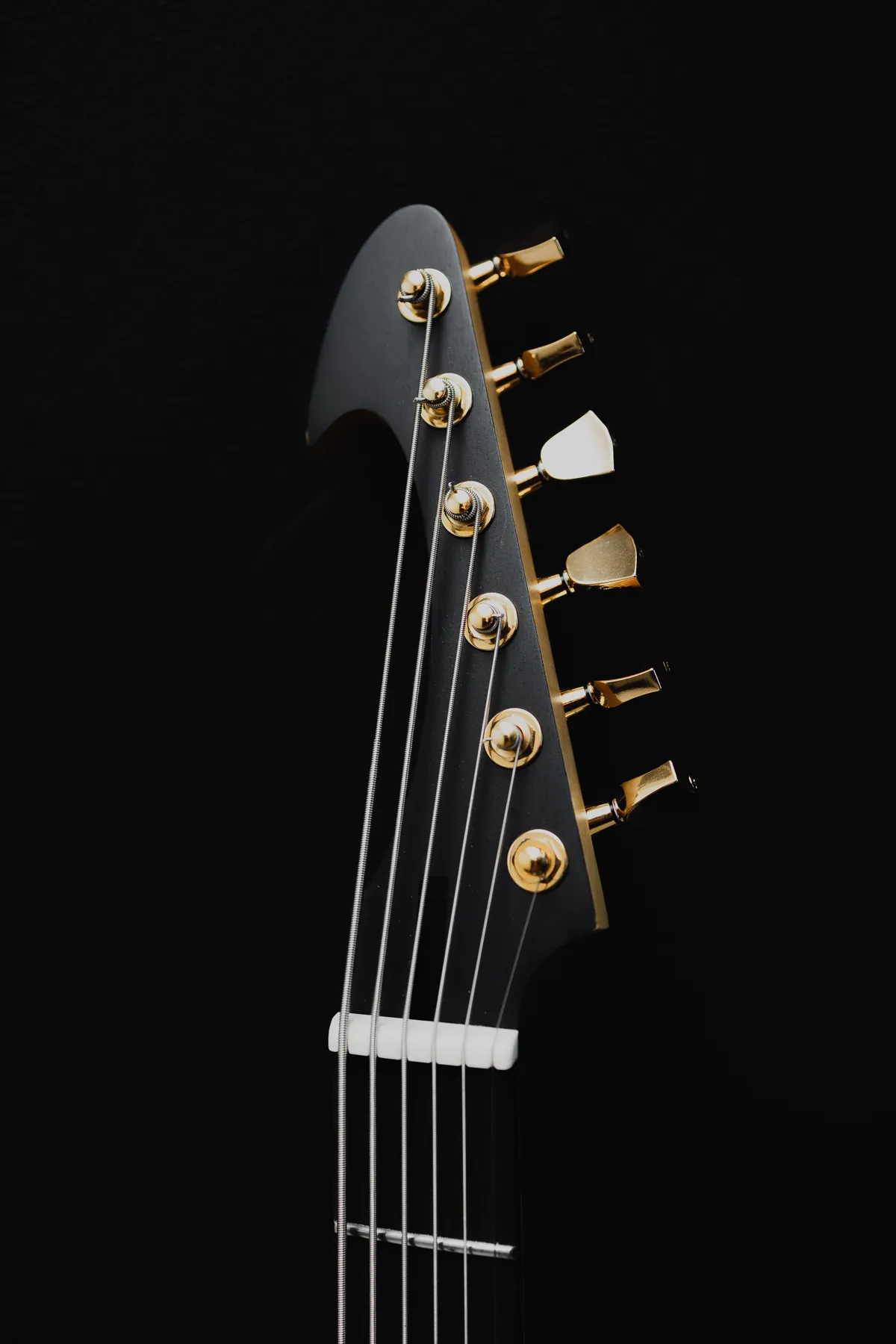 The headstock with six locking tuners